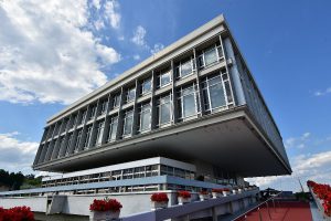 モダニズムな市役所 山形寒河江にて