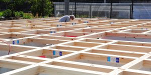 [大家族に乾杯！の家]　建て方木工事がスタート