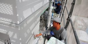 [そら景色が広がる家]　左官も二刀流です。～スイス漆喰塗り