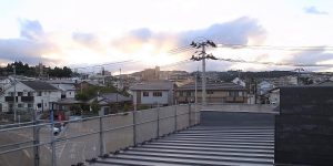 [大家族に乾杯！の家]　足場があるタイミングでの最後の作業