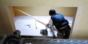 [ヌックぬっくこんにちは]　天井に鎮座するＲ２Ｄ２（造作工事・終盤です）