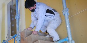 [ヌックぬっくこんにちは]　階段は磨いて磨いて磨きます。