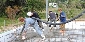 [里山にある心柱のある家]　基礎のコンクリート打ち（その１）